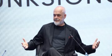 “Kriminelë, të paditur”, Rama pa frena, sulmon protestuesit: “Lëndimi i i 28-vjeçarit…”