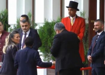 ‘Non grata’ lë Berishën jashtë pritjes së ambasadorit të ri amerikan, ja politikanët që morën pjesë