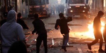 Rama nis përndjekjen e protestuesve, regjistri tek Policia Kufitare, do t’u refuzohet dalja jashtë vendit