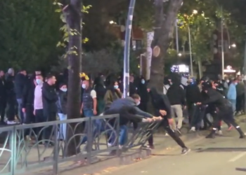 Revolta e studentëve në Tiranë, bllokohet kryqëzimin te ‘9-katëshet’