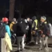Të rinjtë qëndrojnë përpara Kryeministrisë për orë të tëra pa krijuar incidente