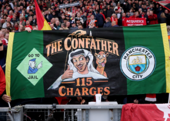 Mashtruesit marshojnë: Man City shënon 3 gola pasi Liverpool mbetet me 10 lojtarë