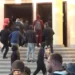Protestuesit thyejnë derën e Ministrisë së Ekonomisë, futen në ambientet e brendshme