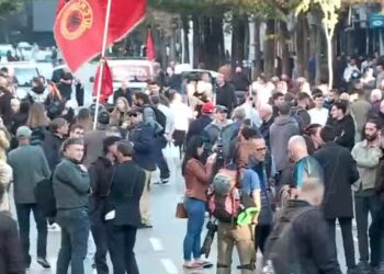 Protesta studentore, dita e 14-të: Qytetarë dhe të rinj mblidhen masivisht para Ministrisë së Arsimit