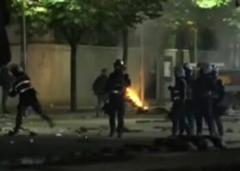 Policëve u mbaron gazi, gjuajnë me gurë drejt qytetarëve në Bulevard