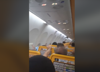 Momente paniku në fluturimin Tiranë–Napoli, avioni qëndron 20 minuta mes stuhisë dhe rrufeve