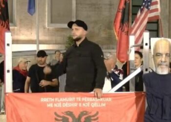 “Kryeministri mendon se është i përjetshëm”/ Aktivisti: Deputetët, robër të Edi Ramës