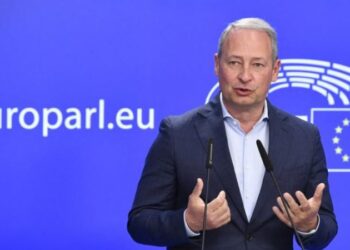 Raportuesi i PE-së për Shqipërinë: Të rinjtë po dalin në rrugë për arsimin, nga Parisi dhe Berlini deri në Tiranë