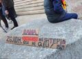 “Dorëheqje!”-Protestuesit u vënë flakën karrigeve që Rama nxori për “dialog”