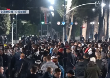 Studentët paralajmërojnë: Nesër në orën 09:00 protestë tek Parlamenti