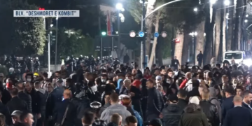 Studentët paralajmërojnë: Nesër në orën 09:00 protestë tek Parlamenti