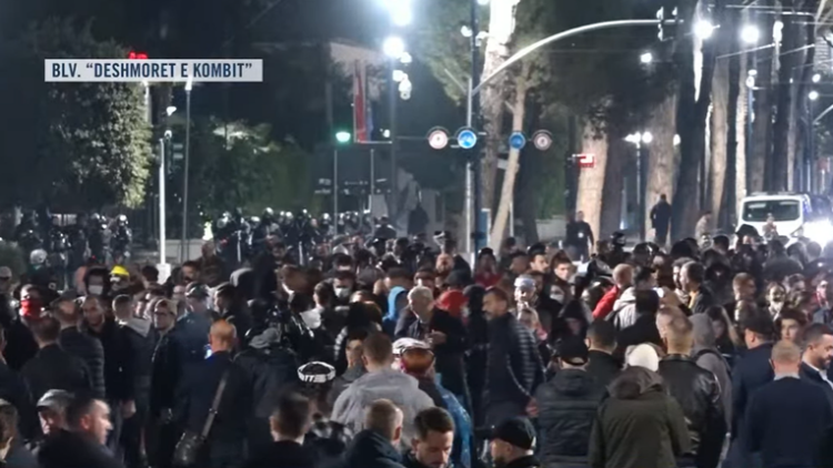 Studentët paralajmërojnë: Nesër në orën 09:00 protestë tek Parlamenti