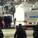 Protestuesit zhvendosen në rrugën “Myslym Shyri”/ Bllokojnë qarkullimin me koshat e mbeturinave