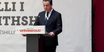 Kurti distancohet nga protestat në Tiranë: Jam i habitur që tentojnë të lidhin Vetëvendosjen me ato