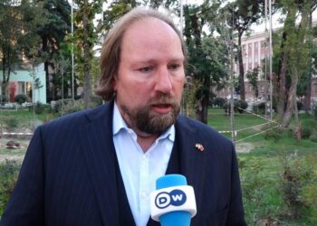 “Askush nuk është i paprekshëm”, Hofreiter mesazh Ramës: Korrupsioni mbetet pengesë për BE-në