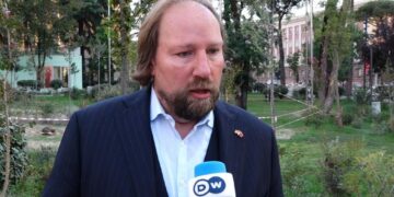 “Askush nuk është i paprekshëm”, Hofreiter mesazh Ramës: Korrupsioni mbetet pengesë për BE-në