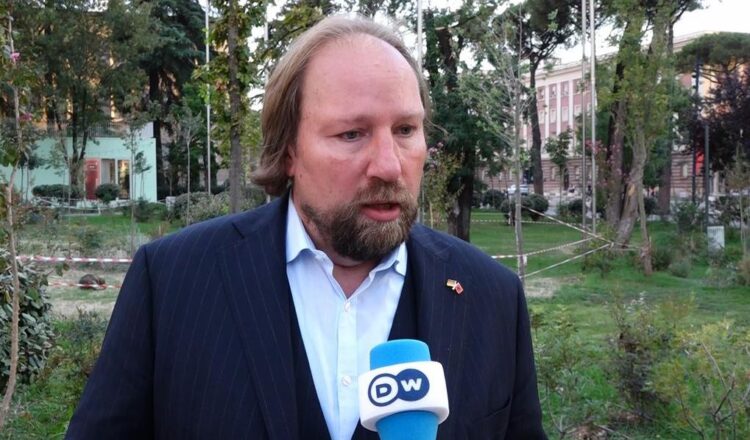 “Askush nuk është i paprekshëm”, Hofreiter mesazh Ramës: Korrupsioni mbetet pengesë për BE-në