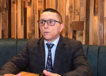 Artur Meçollari ironizon Ramën: Vetëm Belinda të gëzojë lirinë dhe paratë! O zotëri, Ekzekutivi nuk kufizon dot liritë dhe të drejtat e qytetarëve!
