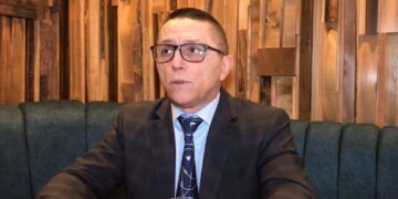 Artur Meçollari ironizon Ramën: Vetëm Belinda të gëzojë lirinë dhe paratë! O zotëri, Ekzekutivi nuk kufizon dot liritë dhe të drejtat e qytetarëve!