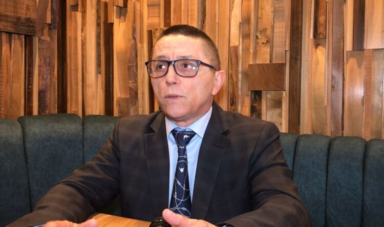Artur Meçollari ironizon Ramën: Vetëm Belinda të gëzojë lirinë dhe paratë! O zotëri, Ekzekutivi nuk kufizon dot liritë dhe të drejtat e qytetarëve!