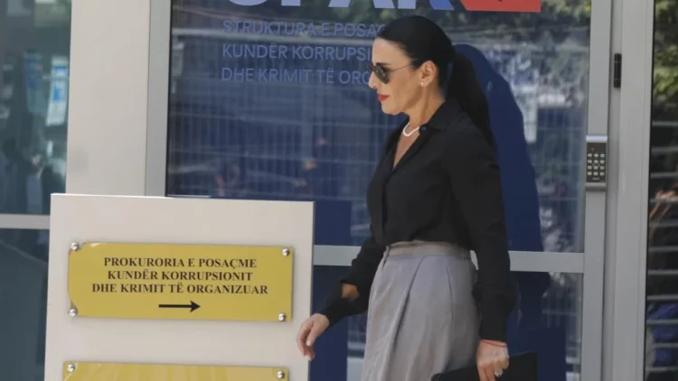 Nën hetim për abuzime me tenderat, Belinda Balluku paraqitet në Prokurorinë e Posaçme
