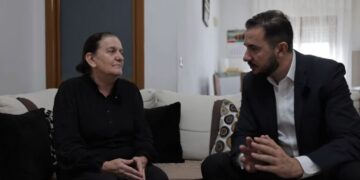 “Mos flisni, ju japim para”/  Salianji denoncon fshehjen e ngjarjes: Elektriçisti ndërroi jetë në krye të detyrës