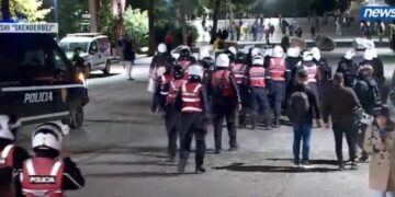 Sheshi “Skënderbej” në ‘shtetrrethim’, policia bllokon hyrje-daljet