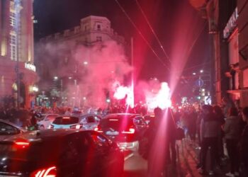 Pas dy vitesh protesta/ Vuçiç mposhtet, studentët shpërthejnë festimet në Beograd