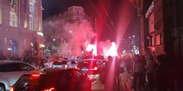 Pas dy vitesh protesta/ Vuçiç mposhtet, studentët shpërthejnë festimet në Beograd
