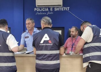 Avokati i Popullit: Dhunë ndaj 26 të rinjve në komisariate, të miturit keqtrajtohen