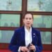 Mirela Kumbaro urdhër të prerë punonjësve: Mos lyeni buzët dhe mos nxirrni gjoksin në punë