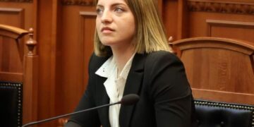 “17 ligje po kalojnë me shpejtësinë e erës, pa debat”/ Marjana Koçeku kritika PS: Nuk po merret parasysh situata e vendit