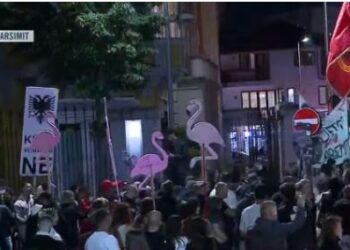Studentët paralajmërojnë protestë më 13 tetor: Thirrje për bojkot të mësimit