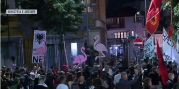 Studentët paralajmërojnë protestë më 13 tetor: Thirrje për bojkot të mësimit