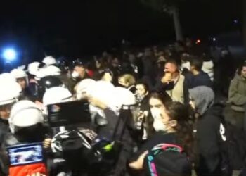 Përplasje e ashpër mes policisë dhe protestuesve tek Parku Rinia
