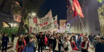 Mbyllet protesta e 127-të antiqeveritare, qytetarët thirrje: Edi Rama, dorëhiqu! Këtu na ke ditë e natë