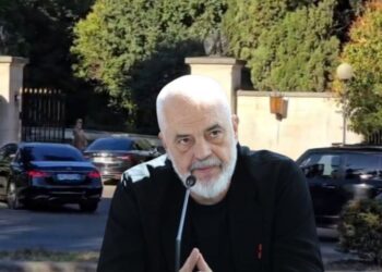 Studentët i kërkojnë dorëheqjen, Rama mbledh ministrat dhe drejtuesit politikë të PS-së te “Vila e Kuqe”