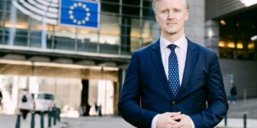 Eurodeputeti-Ramës: Në Bruksel flet për BE-në, në Shqipëri përdor dhunën ndaj të rinjve