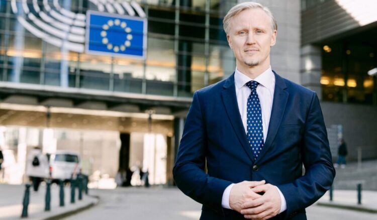 Eurodeputeti-Ramës: Në Bruksel flet për BE-në, në Shqipëri përdor dhunën ndaj të rinjve