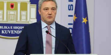 ‘Paniku i një pushteti në rënie’, Spahia: Po kërkohet rrugë shpëtimi për të korruptuarit