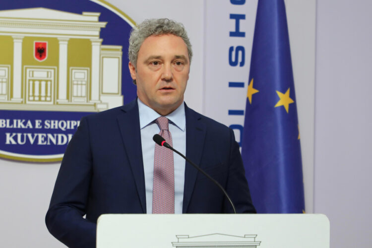 ‘Paniku i një pushteti në rënie’, Spahia: Po kërkohet rrugë shpëtimi për të korruptuarit