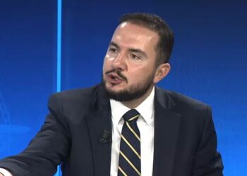 Salianji plas përgjimin: Nushi që doli sot manipuloi për armët e protestuesve, është kapur në manipulim më parë