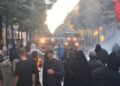 Studentët vijojnë rezistencën para Ministrisë së Arsimit, policia përdor gaz lotsjellës dhe ujë me presion
