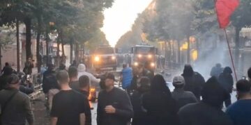 Studentët vijojnë rezistencën para Ministrisë së Arsimit, policia përdor gaz lotsjellës dhe ujë me presion