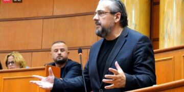 “Veliaj u rrëmbye!”/ Edhe PD dënon transferimin, Teliti-këshilltarëve të PS: Dilni në protestë