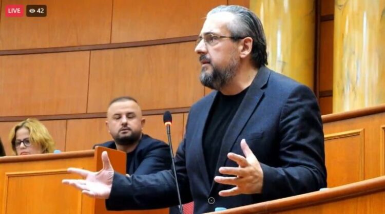 “Veliaj u rrëmbye!”/ Edhe PD dënon transferimin, Teliti-këshilltarëve të PS: Dilni në protestë