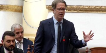Alizoti: Kuvendi duhej të kishte në rend dite revoltën e studentëve, jo propagandën e qeverisë