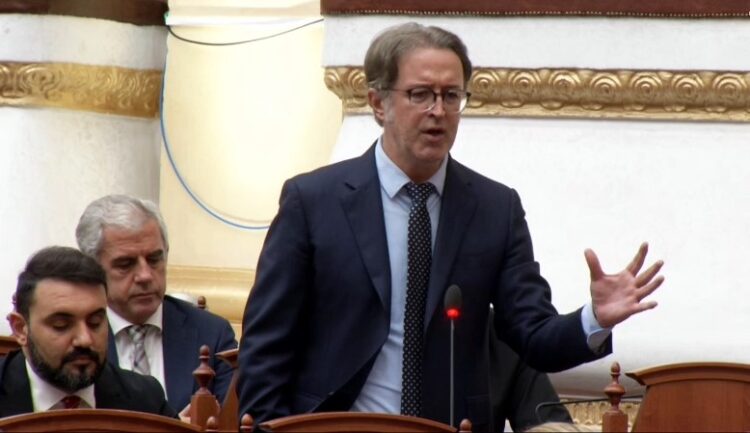 Alizoti: Kuvendi duhej të kishte në rend dite revoltën e studentëve, jo propagandën e qeverisë