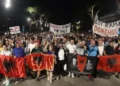 124 ditë revoltë! Qytetarëtnisen nga sheshin “Skënderbej”: Nuk shitet Shqipëria, shitet qeveria!