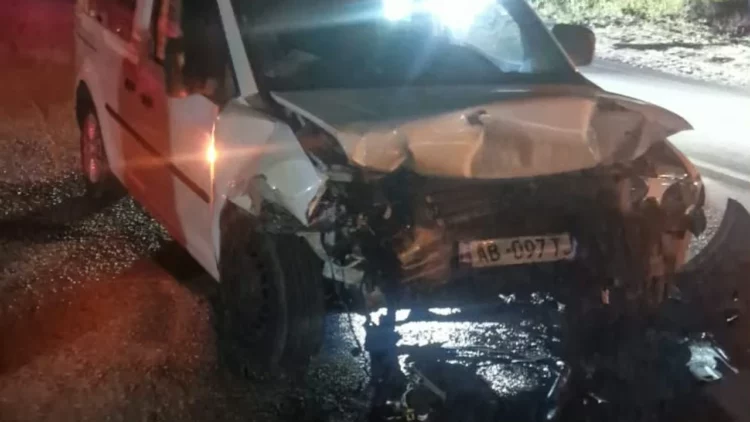 Ndërron jetë pasagjerja pas përplasjes së makinave në rrugën Peqin–Elbasan